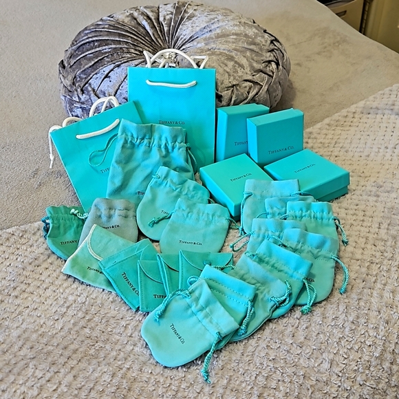 TIFFANY&CO GIFT BAGS&BOXS - Picture 1 of 3